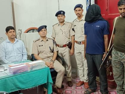 Two Naxal operatives arrested from Aurangabad | Two Naxal operatives arrested from Aurangabad Two Naxal operatives arrested from Aurangabad | Two Naxal operatives arrested from Aurangabad