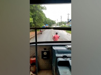 Kannur: Bike rider fined for obstructing KSRTC bus | Kannur: Bike rider fined for obstructing KSRTC bus
