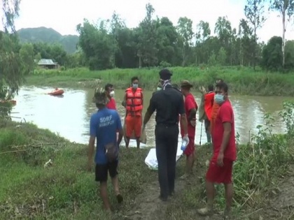 Manipur: Joint team of NDRF, SDRF, Fire Services retrieve body of old man from river | Manipur: Joint team of NDRF, SDRF, Fire Services retrieve body of old man from river
