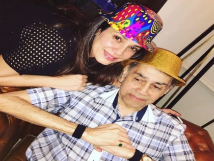 Neelam Kothari mourns the demise of her father | Neelam Kothari mourns the demise of her father