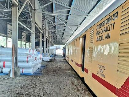 Western Railway dispatches train with cloth, dye, chemicals from Gujarat to Bangladesh | Western Railway dispatches train with cloth, dye, chemicals from Gujarat to Bangladesh Western Railway dispatches train with cloth, dye, chemicals from Gujarat to Bangladesh | Western Railway dispatches train with cloth, dye, chemicals from Gujarat to Bangladesh