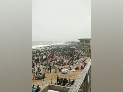 People in Pak's Karachi flout COVID protocols as they flock to beaches | People in Pak's Karachi flout COVID protocols as they flock to beaches