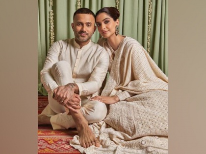 Sonam Kapoor's latest picture with husband Anand Ahuja is all about 'love' | Sonam Kapoor's latest picture with husband Anand Ahuja is all about 'love'