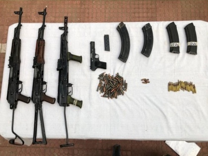 J-K: Police recovers arms, ammunition from a vehicle near Mehmoodabad bridge | J-K: Police recovers arms, ammunition from a vehicle near Mehmoodabad bridge