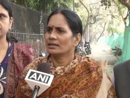 Nirbhaya's parents, Delhi govt move court seeking fresh death warrant for convicts | Nirbhaya's parents, Delhi govt move court seeking fresh death warrant for convicts