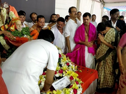 Sitharaman pays tribute to Vishwesha Teertha Swami in Bengaluru | Sitharaman pays tribute to Vishwesha Teertha Swami in Bengaluru
