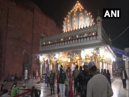 Delhi's Hazrat Nizamuddin Dargah lights up on Diwali | Delhi's Hazrat Nizamuddin Dargah lights up on Diwali Delhi's Hazrat Nizamuddin Dargah lights up on Diwali | Delhi's Hazrat Nizamuddin Dargah lights up on Diwali