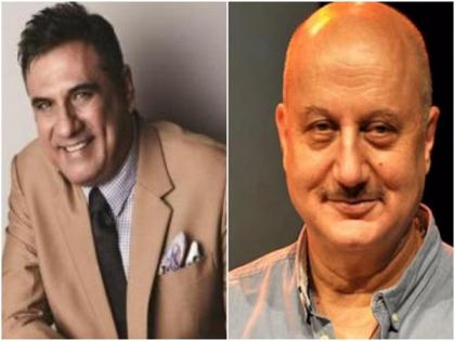 Boman Irani turns photographer for Anupam Kher on sets of 'Uunchai' | Boman Irani turns photographer for Anupam Kher on sets of 'Uunchai'