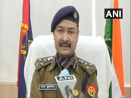 Noida police diverts traffic towards DND flyway due to ongoing farmers' protests | Noida police diverts traffic towards DND flyway due to ongoing farmers' protests Noida police diverts traffic towards DND flyway due to ongoing farmers' protests | Noida police diverts traffic towards DND flyway due to ongoing farmers' protests