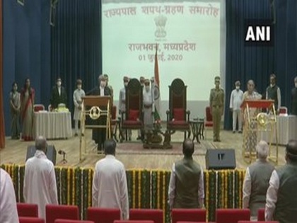 Anandiben Patel takes oath as Madhya Pradesh Governor | Anandiben Patel takes oath as Madhya Pradesh Governor