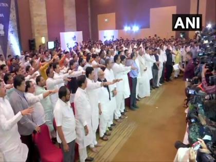 Maharashtra: MLAs of Congress-NCP-Shiv Sena take pledge, say 'will not get lured' | Maharashtra: MLAs of Congress-NCP-Shiv Sena take pledge, say 'will not get lured'