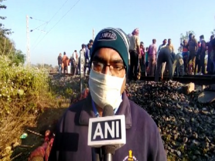 Elephant dies after being hit by Puri-Surat Express train | Elephant dies after being hit by Puri-Surat Express train Elephant dies after being hit by Puri-Surat Express train | Elephant dies after being hit by Puri-Surat Express train