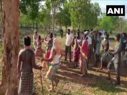People in Odisha's Sonariposi village beat up officials after allegedly trying to cremate COVID-19 patient | People in Odisha's Sonariposi village beat up officials after allegedly trying to cremate COVID-19 patient