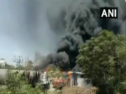Massive fire breaks out in chemical tanker in Maharashtra's Palghar | Massive fire breaks out in chemical tanker in Maharashtra's Palghar