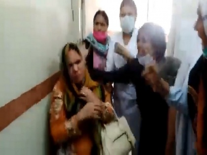 Pakistan: Christian nurse beaten by her Muslim colleagues after accusing her of blasphemy | Pakistan: Christian nurse beaten by her Muslim colleagues after accusing her of blasphemy