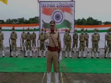 Police parade organised on I-Day in Andhra's Krishna | Police parade organised on I-Day in Andhra's Krishna