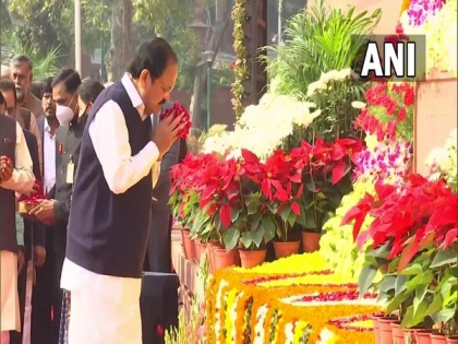 Vice President, LS Speaker pay tributes to personnel who lost lives in 2001 Parliament attack | Vice President, LS Speaker pay tributes to personnel who lost lives in 2001 Parliament attack