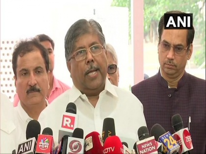 Reference to Bal Thackeray makes Uddhav's oath illegal, Governor must revoke it: Chandrakant Patil | Reference to Bal Thackeray makes Uddhav's oath illegal, Governor must revoke it: Chandrakant Patil