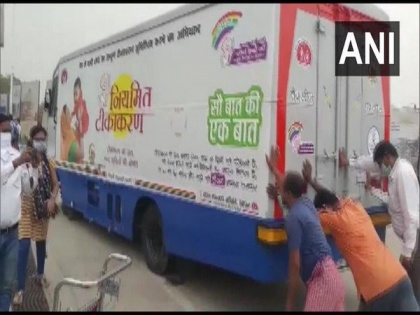 Transport vehicle carrying COVID-19 vaccine breaks down in Patna | Transport vehicle carrying COVID-19 vaccine breaks down in Patna