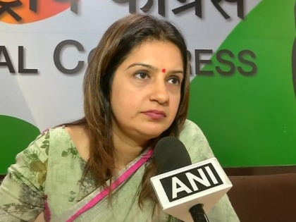 Aarey Colony protest: Shiv Sena leader Priyanka Chaturvedi 'forcibly detained' by Mumbai police | Aarey Colony protest: Shiv Sena leader Priyanka Chaturvedi 'forcibly detained' by Mumbai police