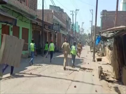 Stones pelted at police in Aligarh, one cop injured | Stones pelted at police in Aligarh, one cop injured