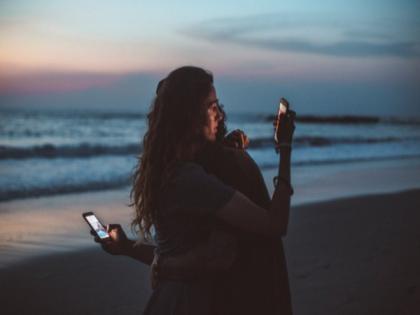 Ignoring friends to look at phone associated with mental health issues | Ignoring friends to look at phone associated with mental health issues