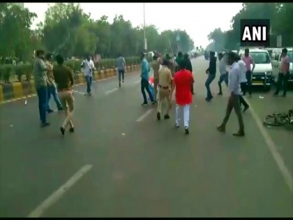 FIR against ABVP, NSUI members in Ahmedabad clash | FIR against ABVP, NSUI members in Ahmedabad clash