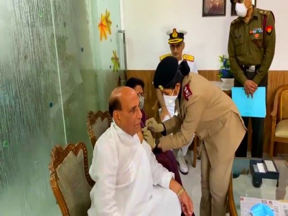 Defence Minister Rajnath Singh takes first dose of COVID-19 vaccine at RR Hospital | Defence Minister Rajnath Singh takes first dose of COVID-19 vaccine at RR Hospital