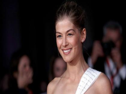 'Gone Girl' star Rosamund Pike to lead virus thriller 'Rich Flu' | 'Gone Girl' star Rosamund Pike to lead virus thriller 'Rich Flu' 'Gone Girl' star Rosamund Pike to lead virus thriller 'Rich Flu' | 'Gone Girl' star Rosamund Pike to lead virus thriller 'Rich Flu'