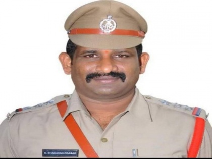 Andhra Pradesh: Police officer collapses on badminton court, dies due to heart attack | Andhra Pradesh: Police officer collapses on badminton court, dies due to heart attack