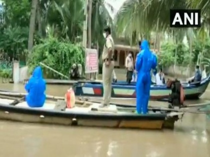 Andhra Pradesh Police official uses boat to take COVID-19 patient to hospital | Andhra Pradesh Police official uses boat to take COVID-19 patient to hospital
