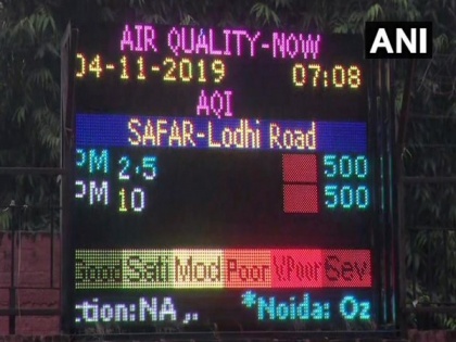 Delhi: Thick smog blankets parts of Delhi, AQI crosses severe level | Delhi: Thick smog blankets parts of Delhi, AQI crosses severe level