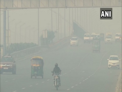 Air quality in Delhi remains in 'very poor' category | Air quality in Delhi remains in 'very poor' category