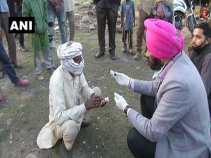 NGO provides free medicines to labourers in J-K's Poonch | NGO provides free medicines to labourers in J-K's Poonch