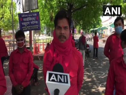 Porters at Jabalpur Railway Station face financial crunch amid lockdown | Porters at Jabalpur Railway Station face financial crunch amid lockdown