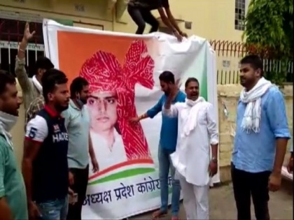 NSUI puts up posters of Sachin Pilot outside Rajasthan Congress office | NSUI puts up posters of Sachin Pilot outside Rajasthan Congress office