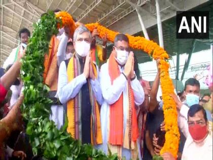 Union Ministers Ashwini Vaishnaw, Dharmendra Pradhan embark on Jan Ashirwad Yatra in Odisha | Union Ministers Ashwini Vaishnaw, Dharmendra Pradhan embark on Jan Ashirwad Yatra in Odisha