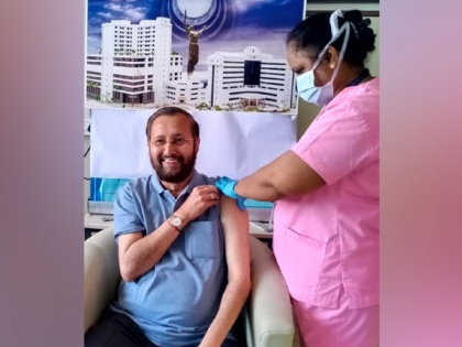 Javadekar takes first dose of COVID-19 vaccine in Pune | Javadekar takes first dose of COVID-19 vaccine in Pune