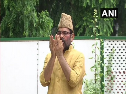 Naqvi offers prayers at his residence, extends everyone Eid ul-Adha greetings | Naqvi offers prayers at his residence, extends everyone Eid ul-Adha greetings