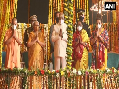 President Kovind takes part in 'Ganga Aarti' at Varanasi's Dashashwamedh Ghat | President Kovind takes part in 'Ganga Aarti' at Varanasi's Dashashwamedh Ghat