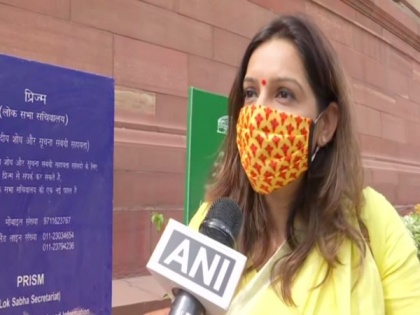 Priyanka Chaturvedi writes to Harsh Vardhan, urges opening COVID-19 vaccination to those above 18 | Priyanka Chaturvedi writes to Harsh Vardhan, urges opening COVID-19 vaccination to those above 18