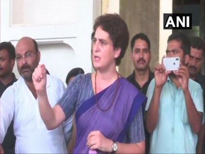 Sonbhadra firing: Priyanka sits on dharna again, says will not move before meeting kin | Sonbhadra firing: Priyanka sits on dharna again, says will not move before meeting kin Sonbhadra firing: Priyanka sits on dharna again, says will not move before meeting kin | Sonbhadra firing: Priyanka sits on dharna again, says will not move before meeting kin