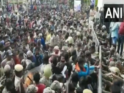 Chhattisgarh: Locals protesting against Rowghat iron ore project clash with police in Narayanpur | Chhattisgarh: Locals protesting against Rowghat iron ore project clash with police in Narayanpur