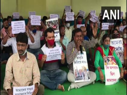 Teachers whose jobs were terminated stage demonstration in Tripura's Agartala | Teachers whose jobs were terminated stage demonstration in Tripura's Agartala