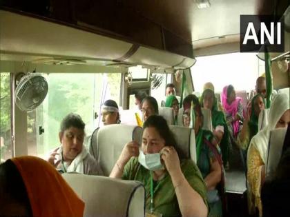 Women protestors move to Jantar Mantar in protest against Farm Laws | Women protestors move to Jantar Mantar in protest against Farm Laws
