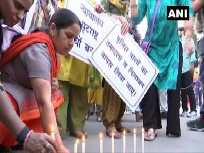Families of policemen stage protest at India gate | Families of policemen stage protest at India gate