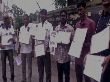 Coimbatore: Social activists protest against illegal hoardings, banners | Coimbatore: Social activists protest against illegal hoardings, banners