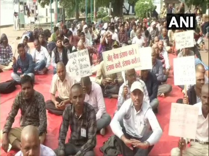 Bhopal: Assistant professors sit on indefinite strike after qualifying MPPSC, demand appointment | Bhopal: Assistant professors sit on indefinite strike after qualifying MPPSC, demand appointment