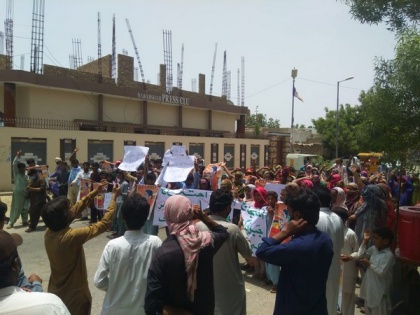 Sindh women hold protest against enforced disappearances of activists | Sindh women hold protest against enforced disappearances of activists