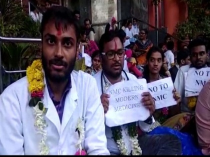 Hyderabad doctors stage protest over 'contentious issues' in NMC Bill | Hyderabad doctors stage protest over 'contentious issues' in NMC Bill
